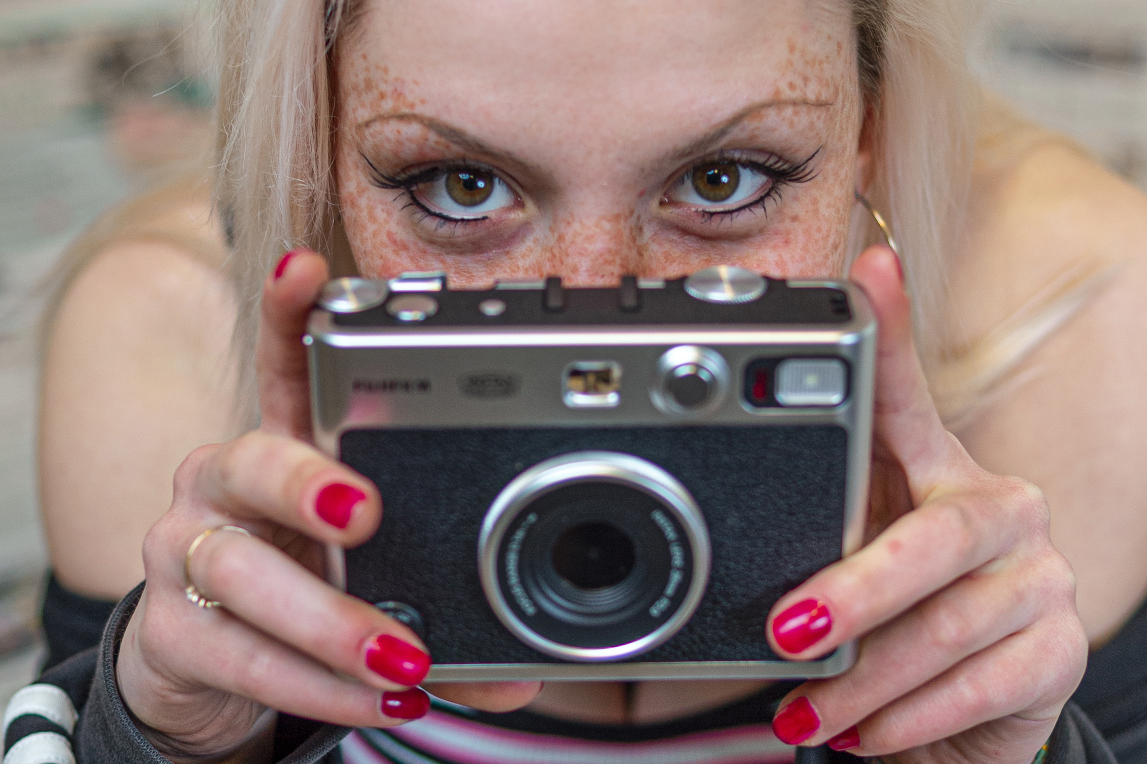 INSTAX MINI EVO: LA FOTOCAMERA ISTANTANEA DEL FUTURO