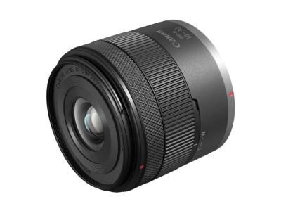 Il nuovo zoom potente per vlogging di Canon è piccolo e ampio