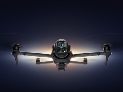 Il drone Mavic 4 Pro di DJI è dotato di una fotocamera da 100MP